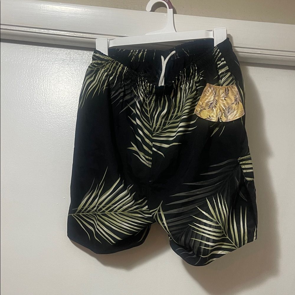 BAMBOO Black and Green Leaf Print Men's swim shorts size medium NWT